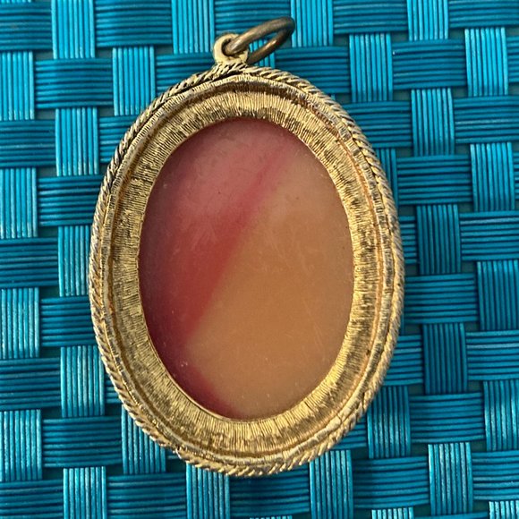 Cameo Pendant Vintage - Picture 2 of 11